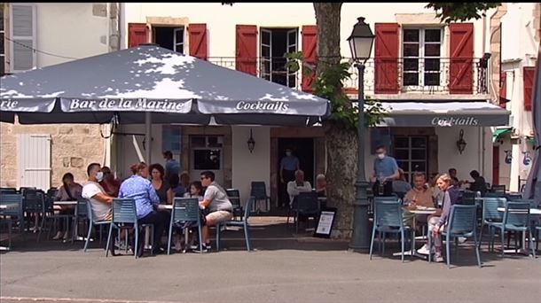 Una terraza de un bar de Iparralde