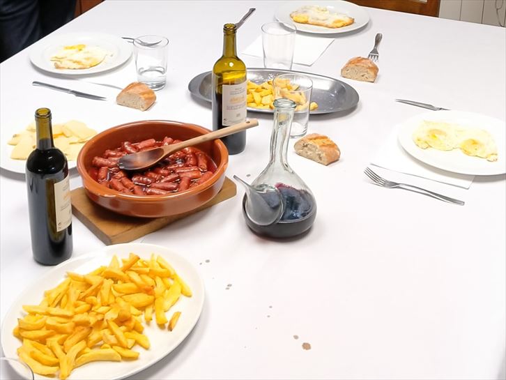 Huevos fritos con chistorra y patatas fritas