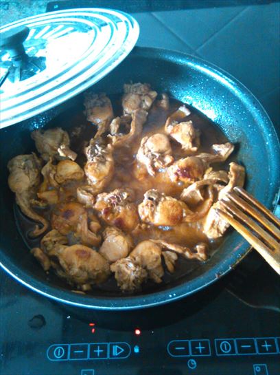 Conejo al ajillo y pinmentón