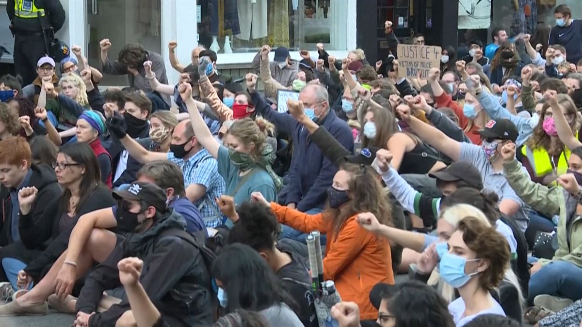 Manifestantes piden en Oxford la retirada de la estatua Cecil Rhodes