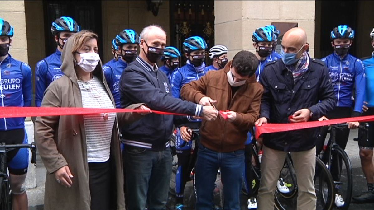 Homenaje del grupo ciclista Eulen a las víctimas de coronavirus