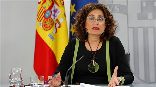 La portavoz del Gobierno y ministra de Hacienda, María Jesús Montero, durante la rueda de prensa hoy