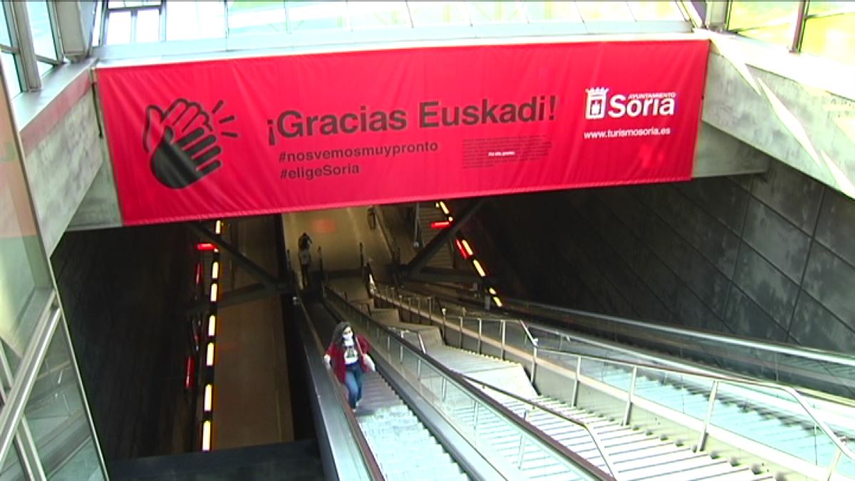 Cartel en el Metro de Bilbao