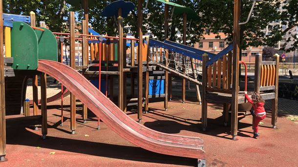 Comienzan a abrirse los 220 parques infantiles de Gasteiz tras ser desinfectados