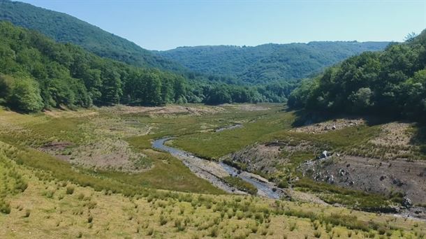 Artikutzako urtegia, hutsik. Artxiboko irudi bat