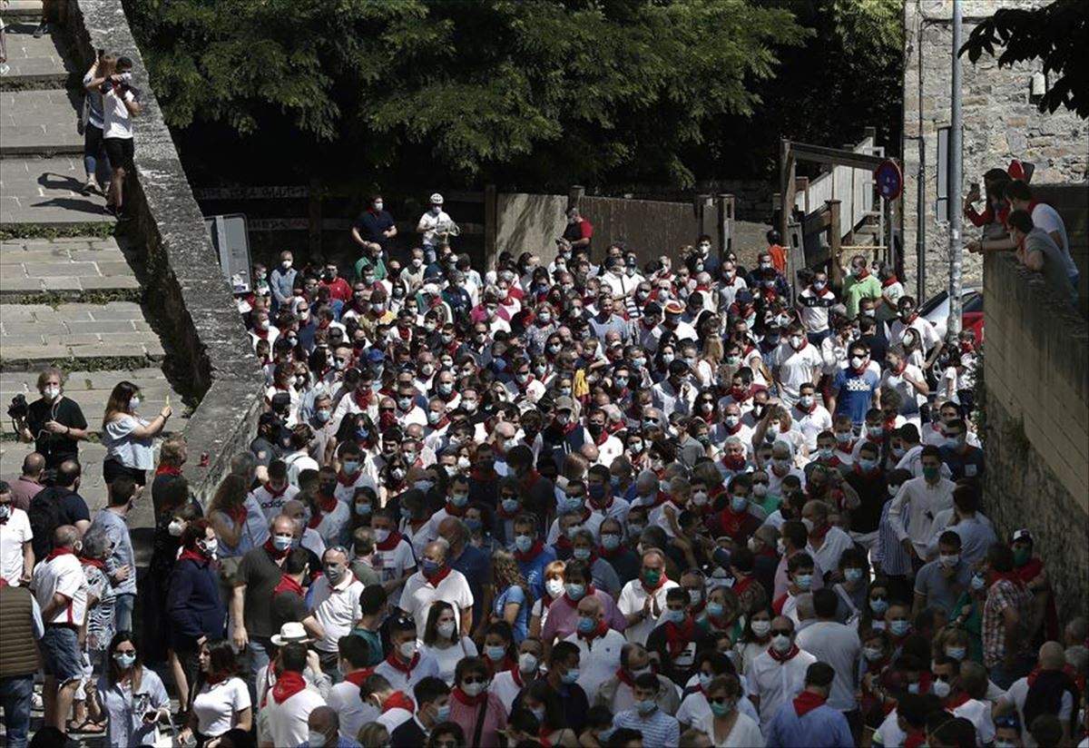 Zezenketen aldeko manifestazioa Iruñean