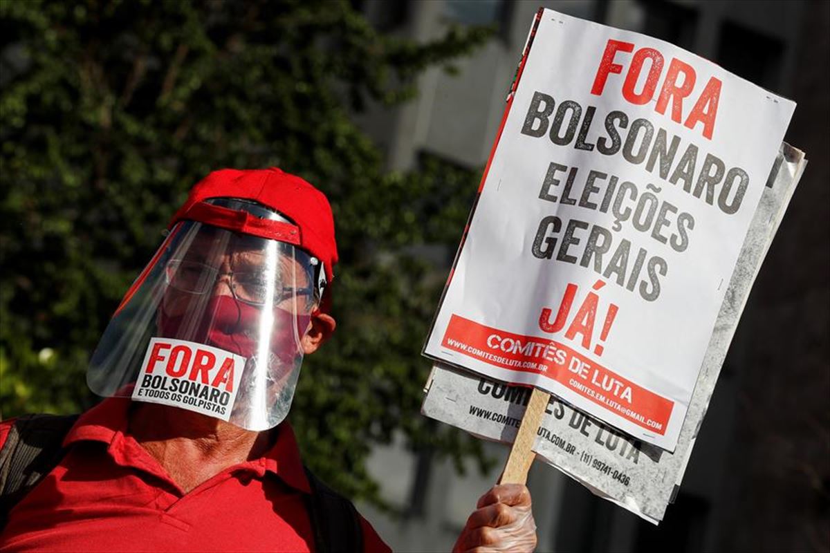 Jair Bolsonaro presidentearen aurkako manifestazioa, Sao Pauloko (Brasil) erdialdean. Argazkia: EFE