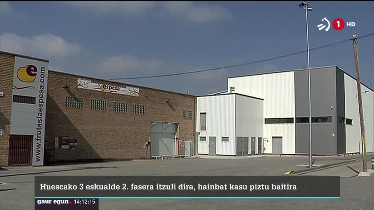 Nekazaritza industria batean agertu dira kasuak. Agentzietako bideo batetik ateratako irudia.