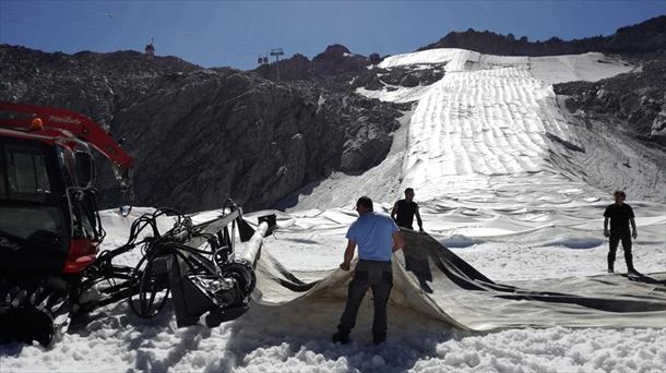 Glaciar en Italia. Foto de archivo: EFE