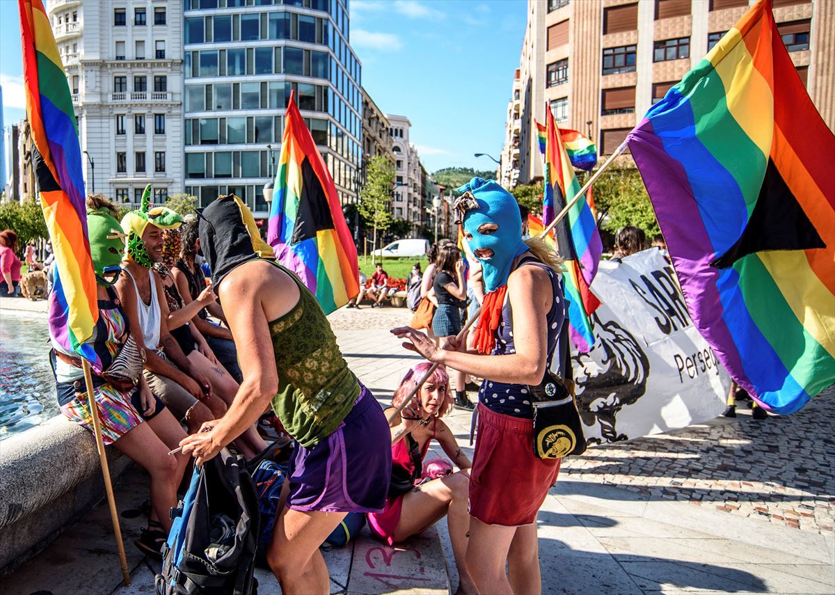 Manifestación por el Día del Orgullo en la Gran Vía de Bilbao. 