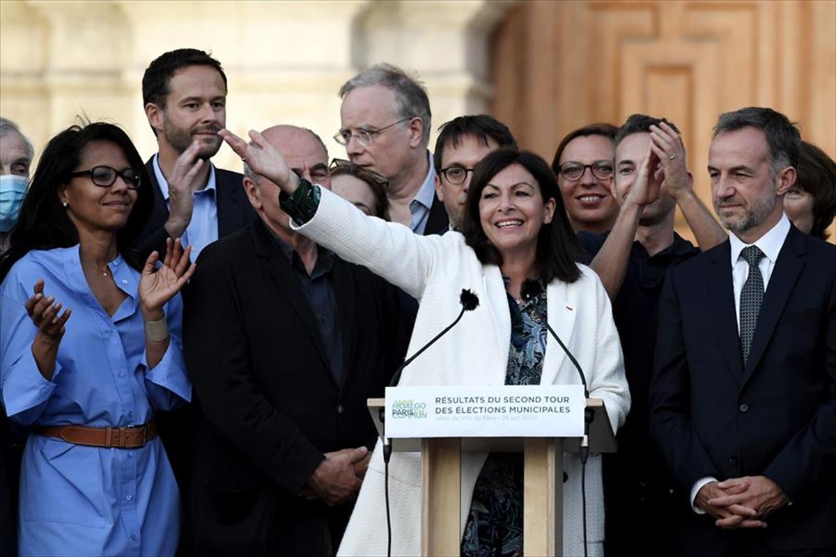 Victoria de la socialista y gaditana Anne Hidalgo, reelegida alcaldesa de París. Foto: EFE