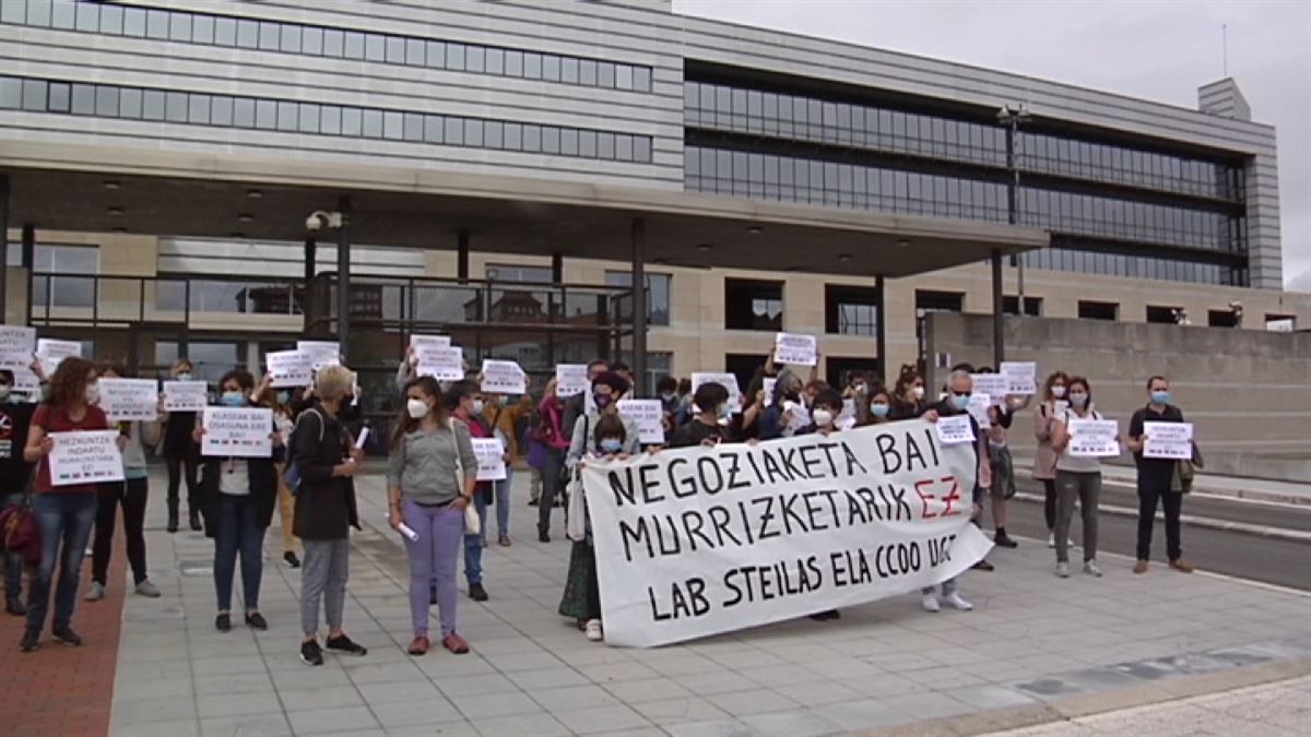 Elkarretaratzea Gasteizen. ETBren bideo batetik ateratako irudia.