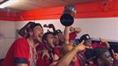 Celebraciones en el vestuario de Kirolbet Baskonia tras ganar el título de liga
