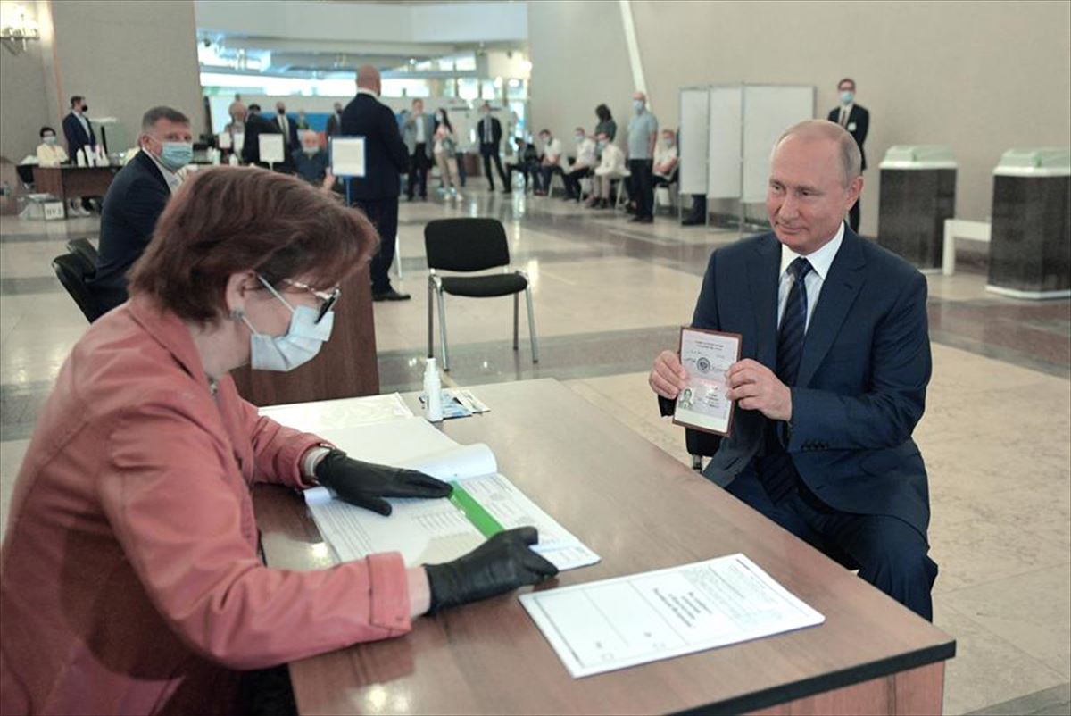 Aldaketek, Vladimir Putin 2036ra arte karguan mantentzea ahalbidetzen dute. 