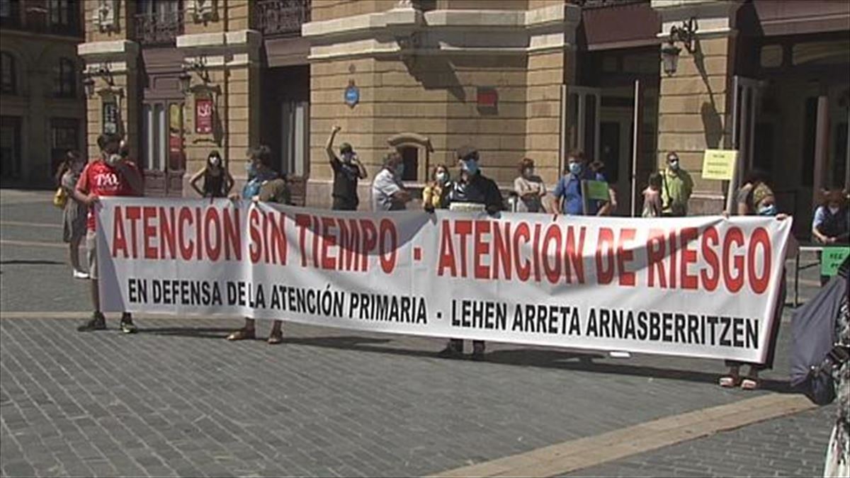 Concentración frente al teatro Arriaga de Bilbao. Imagen: EiTB