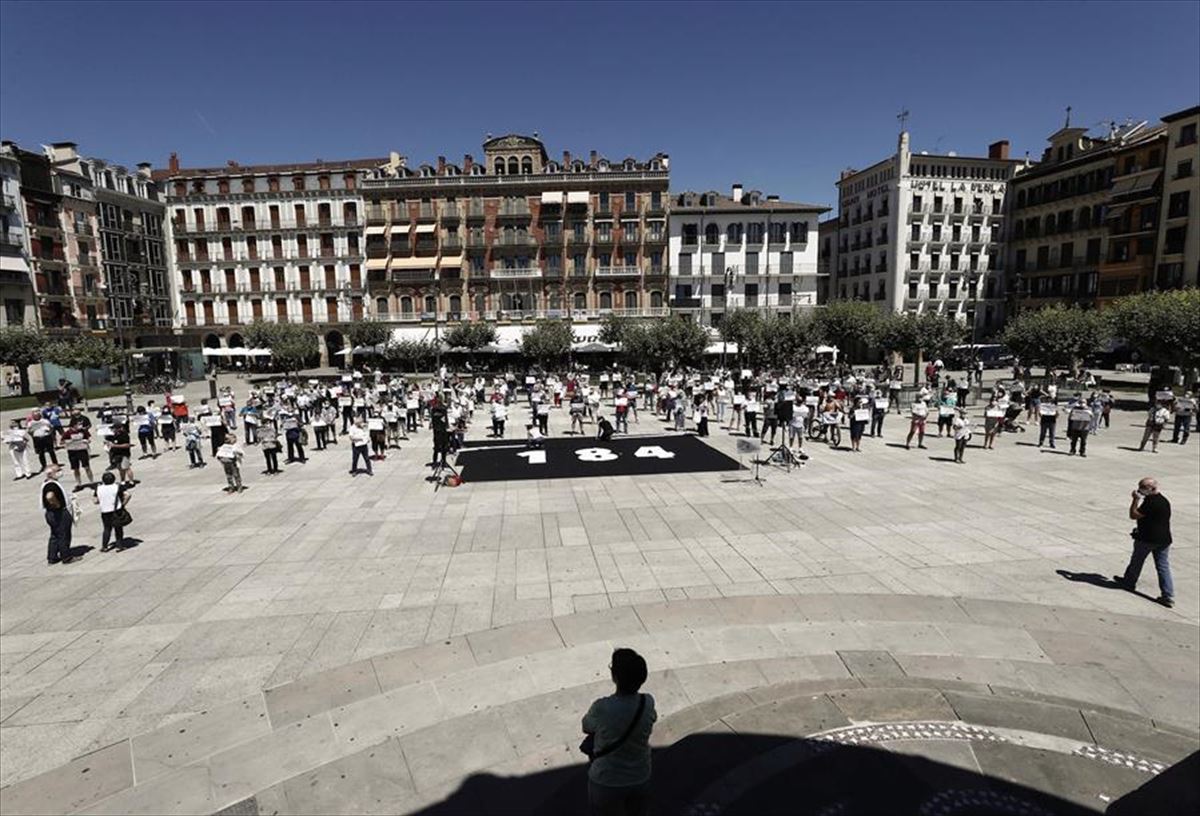 Protesta en la plaza del Castillo de Pamplona. Foto: EFE