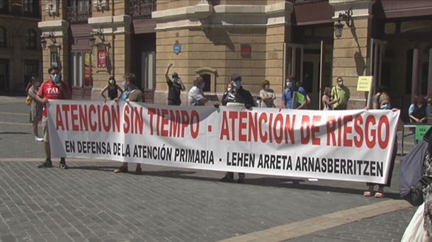 Concentración frente al teatro Arriaga de Bilbao. Imagen: EiTB