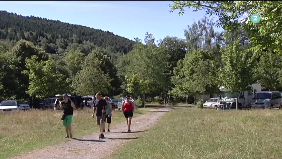 Son muchos los que acuden al Parque Natural de Gorbeia a pasar una jornada en la naturaleza.