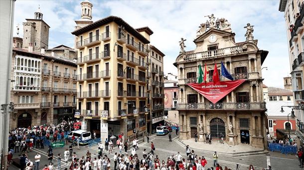 Iruñeko Udaletxe Plaza 2020ko Sanferminetan. Argazkia: EFE.