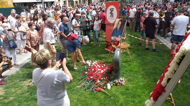 Homenaje a la víctimas policiales de los sanfermines de 1978. Foto: Sanfermines 78: gogoan!