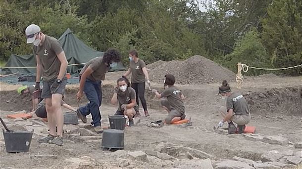 Aranzadiko arkeologoak eta baskoien herrien indusketak