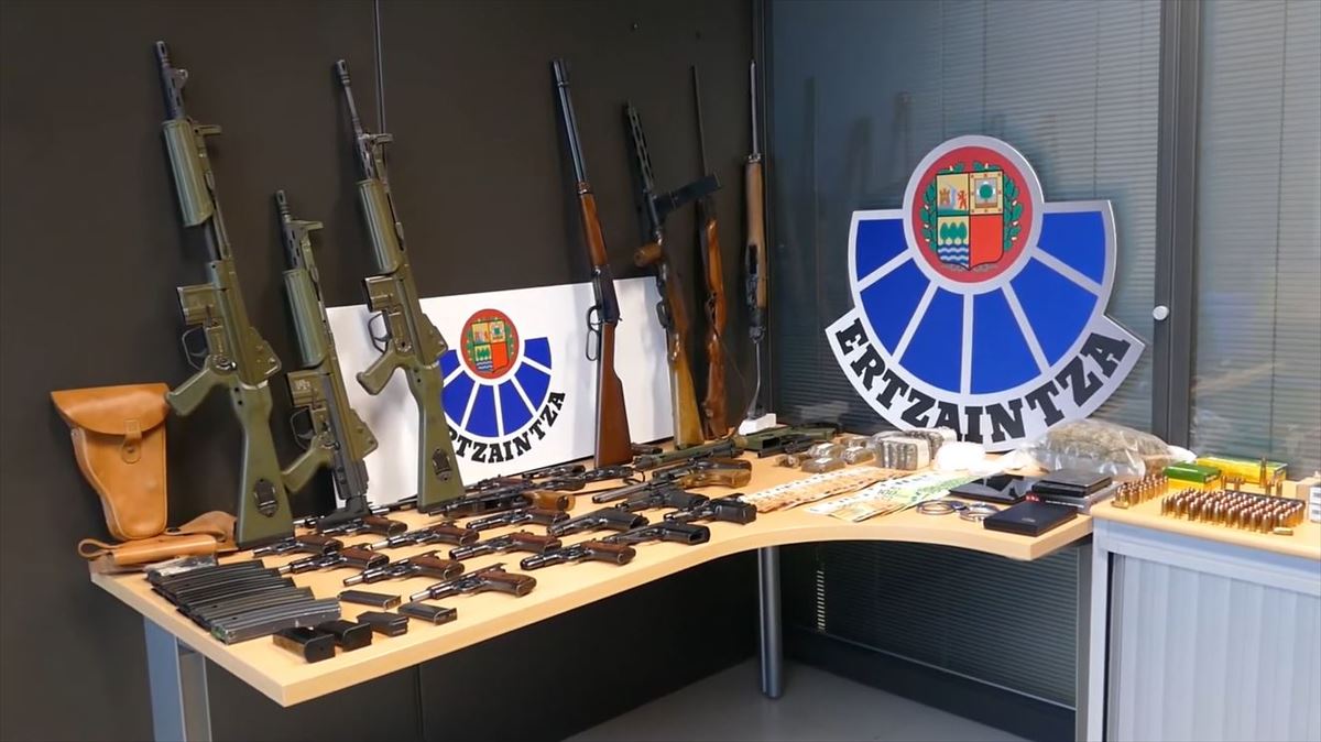 Cae un grupo criminal que tenía 25 armas y traficaba con drogas en Ugao y Amurrio