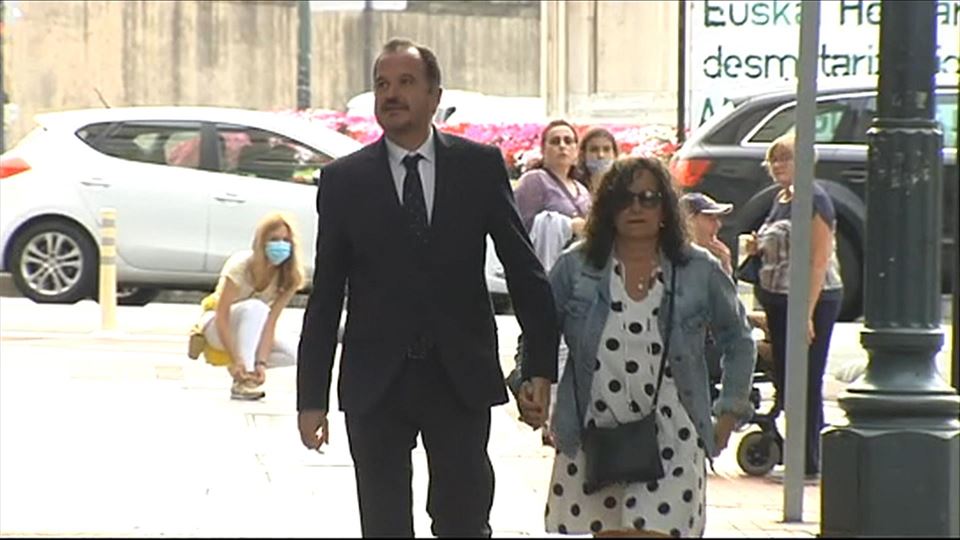 Carlos Iturgaizen iritsiera PPren egoitzara. Irudia: EiTB