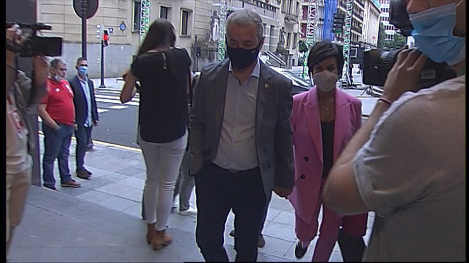 Urkulluren iritsiera EAJren egoitzara. Irudia: EiTB