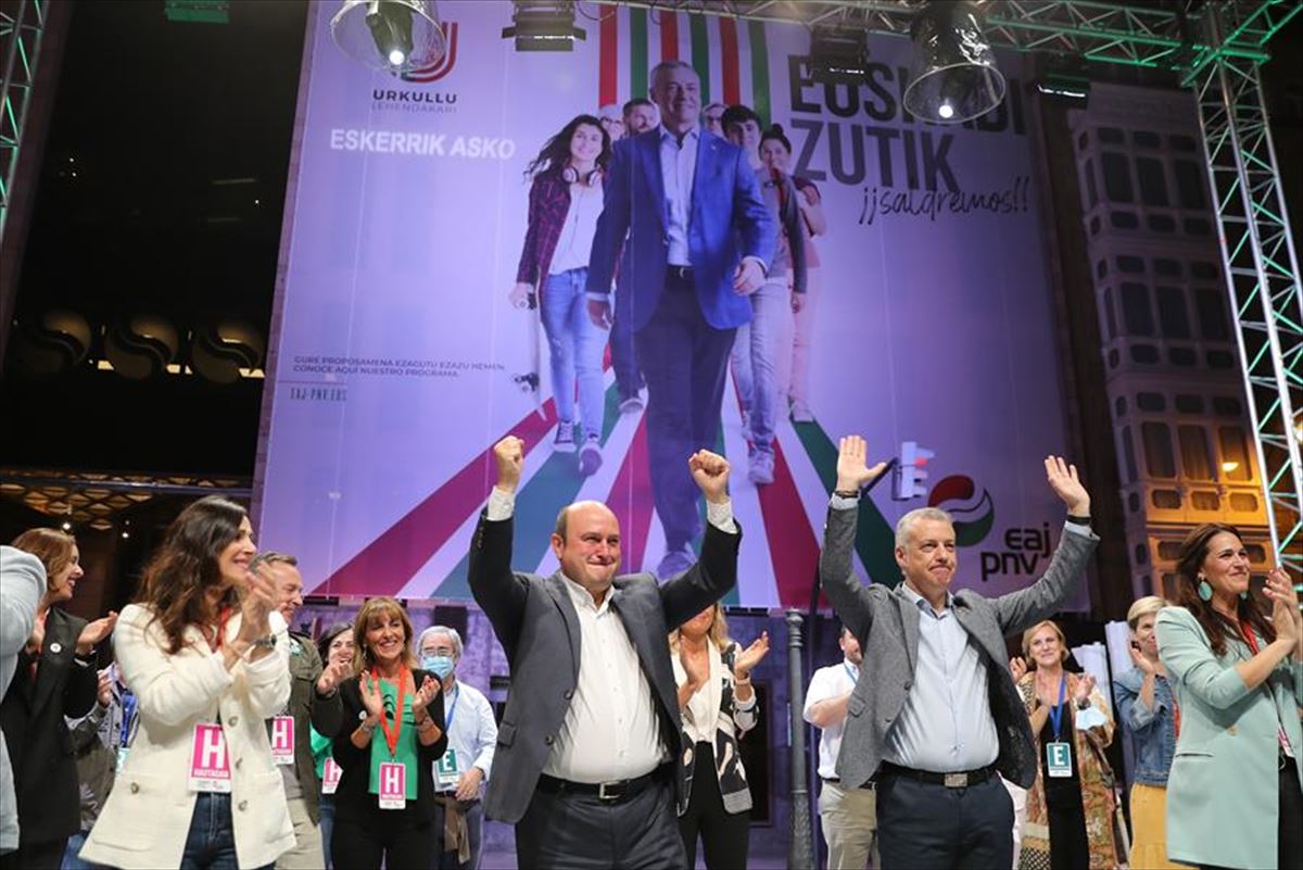 Iñigo Urkullu y Andoni Ortuzar celebran los resultados electorales