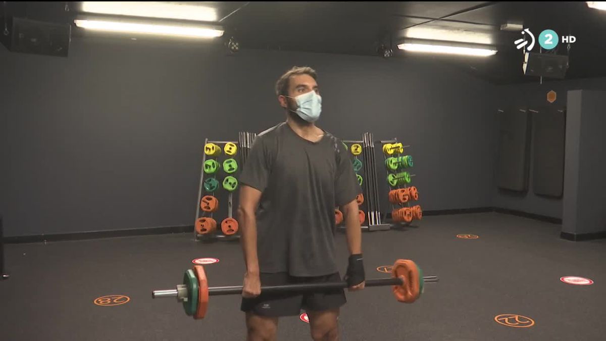 La mascarilla es obligatoria también en los gimnasios. Imagen tomada de un video de EiTB.