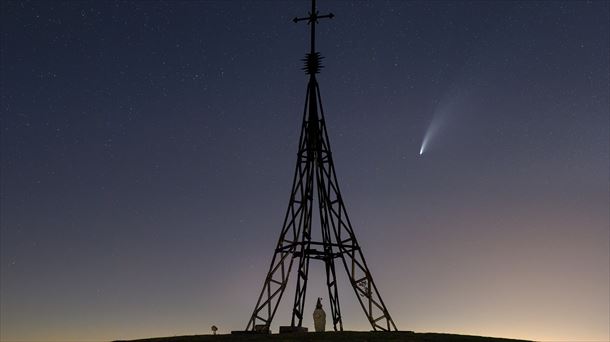 Neowise kometa Gorbeiatik. Argazkia: David Lopez de Letona Garriz.