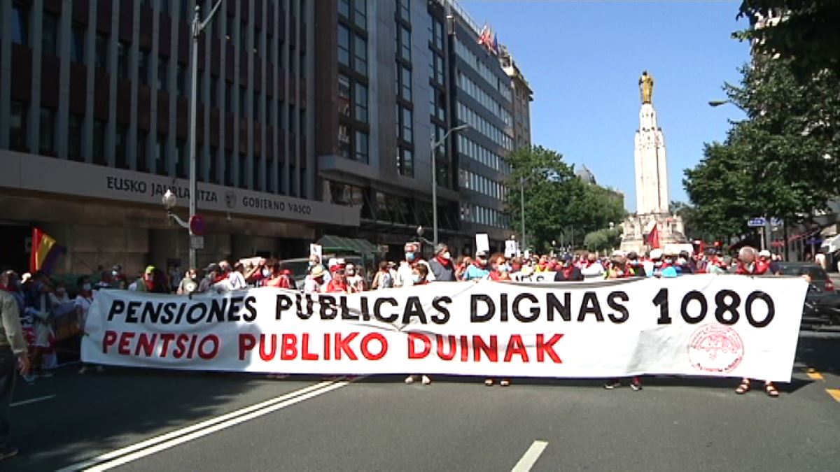 Manifestación por unas pensiones públicas dignas, en Bilbao.