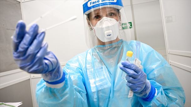 Una trabajadora sanitaria. Foto: EFE.