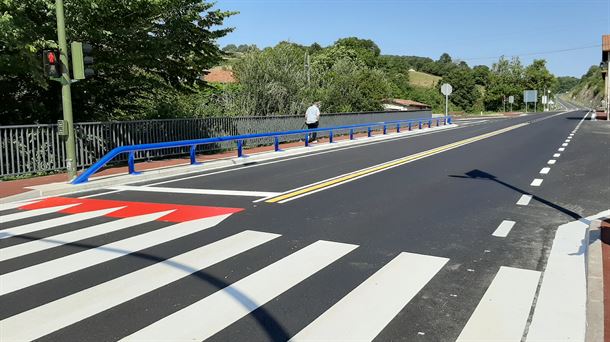 Travesía de la carretera A-132 en Azáceta