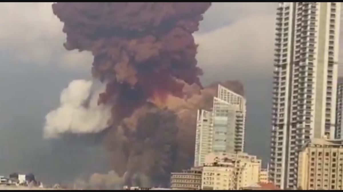 Momento exacto de la potente explosión en Beirut