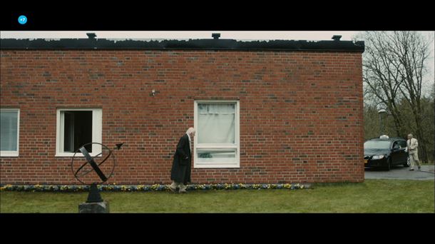 Fotograma de la película 'El abuelo que saltó por la ventana y se largó'