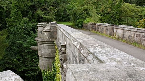 Overtoun Bridge, en Escocia. Allan Ogg. Wikipedia