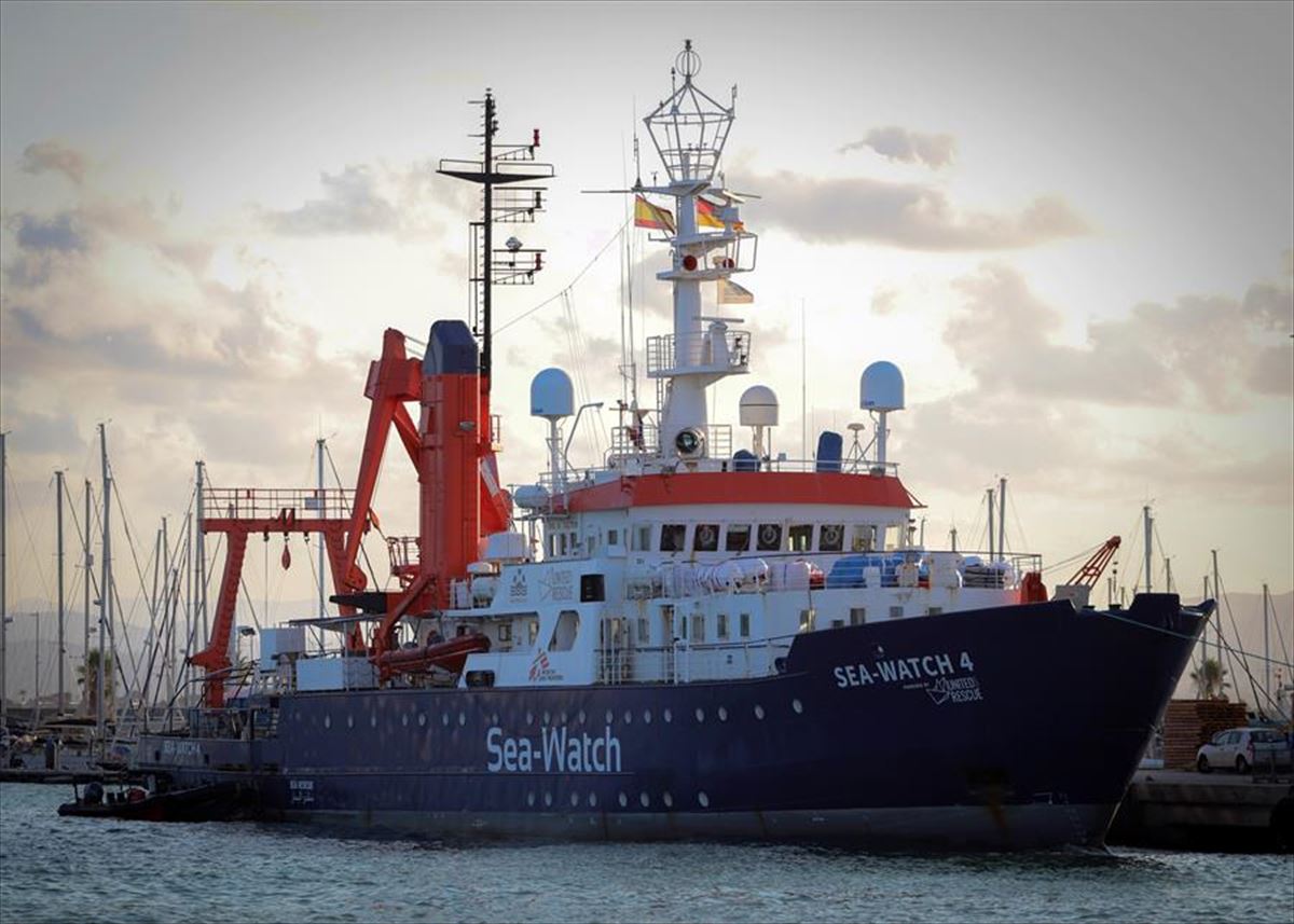 El barco humanitario 'Sea Watch 4' en el puerto de Castellón. Foto: EFE.