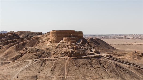 Torre del Silencio en Yazd, Irán. Wikipedia