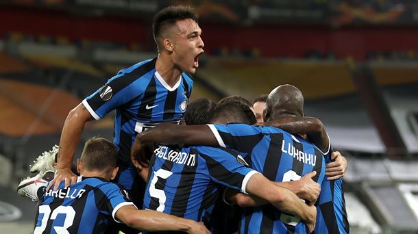 Los jugadores del Inter celebran uno de los goles ante el Shakhtar.