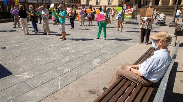 La protesta de esta mañana frente a la Diputación Foral de Álava