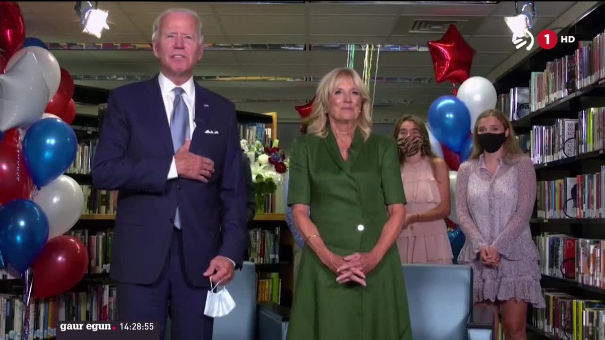 Joe Biden eta Jill emaztea. Agentzietako bideo batetik ateratako irudia.