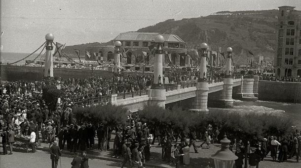 Elisa Querejeta: Historiadora, nos habla del día de la Inauguración del puente de la Zurriola, 1921
