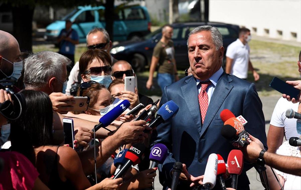 Milo Djukanovic Montenegroko presidentea Podgoricako hautesleku batean.