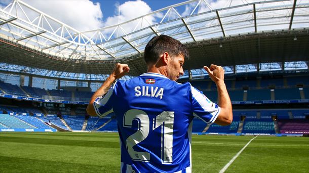 David Silva bere aurkezpenean.