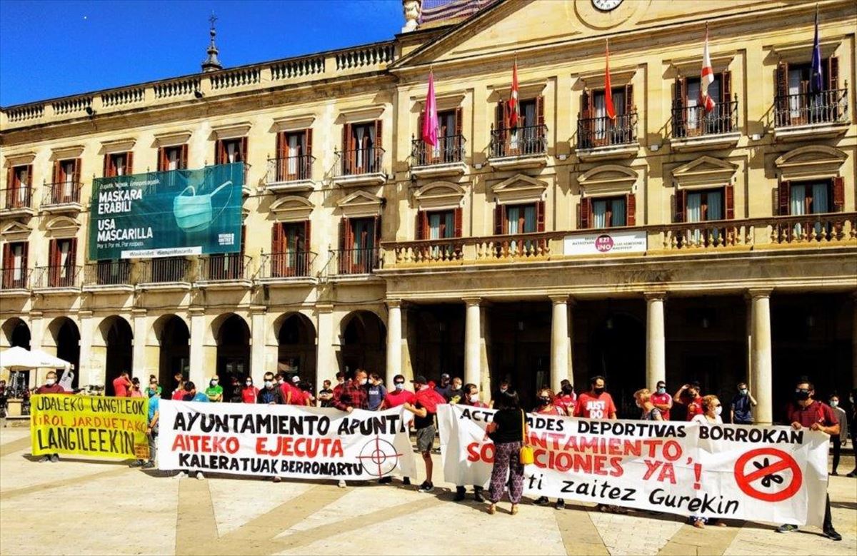 Protesta de socorristas en Vitoria-Gasteiz