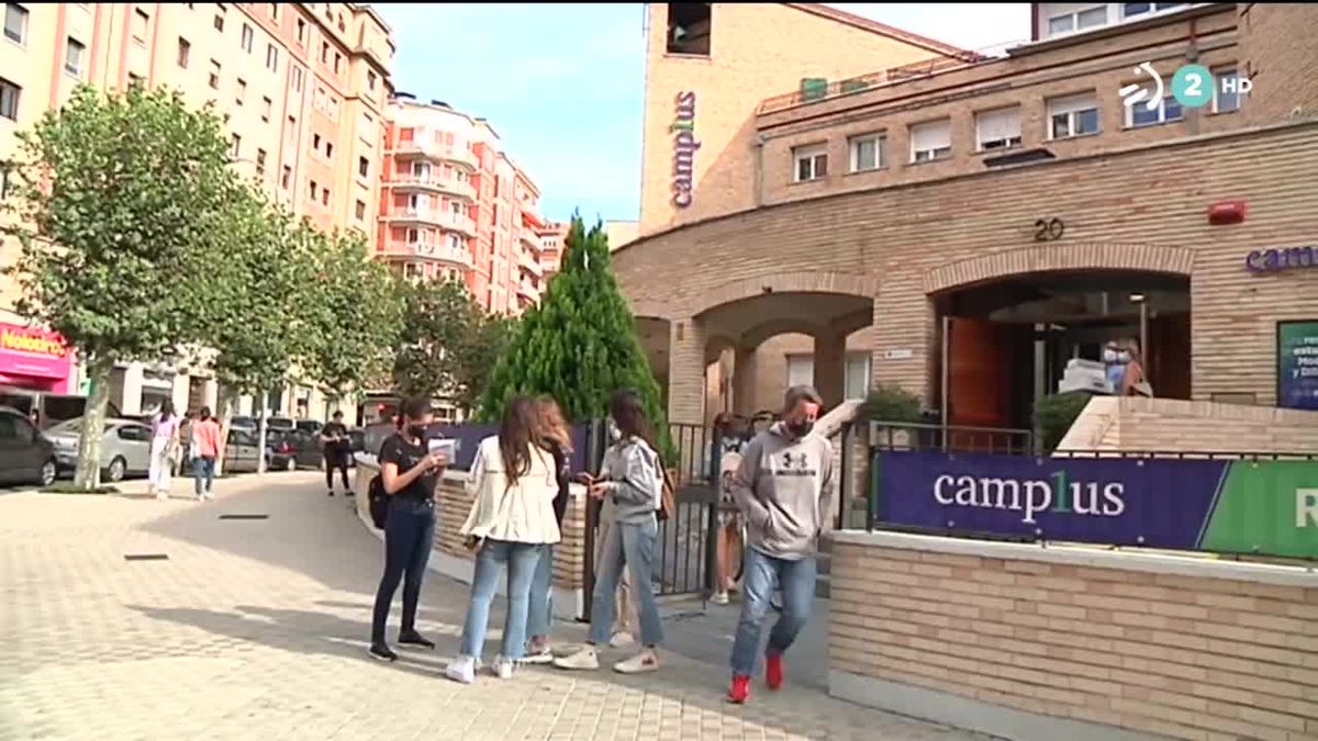 Disuelven un botellón de 100 personas en Pamplona. 