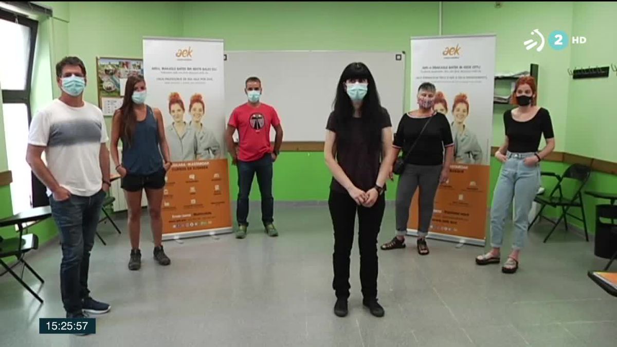 Presentación del curso de AEK. Imagen obtenida de un vídeo de ETB.