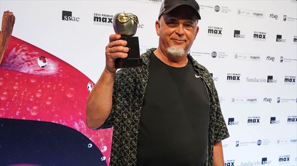 Miguel Muñoz recoge el premio a Zanguango