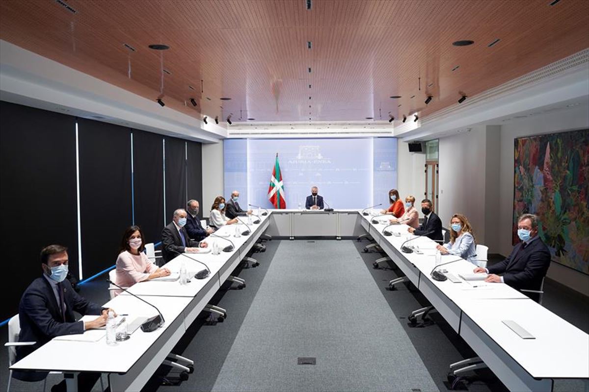 Los consejeros y consejeras del nuevo Gobierno Vasco. Foto: EFE
